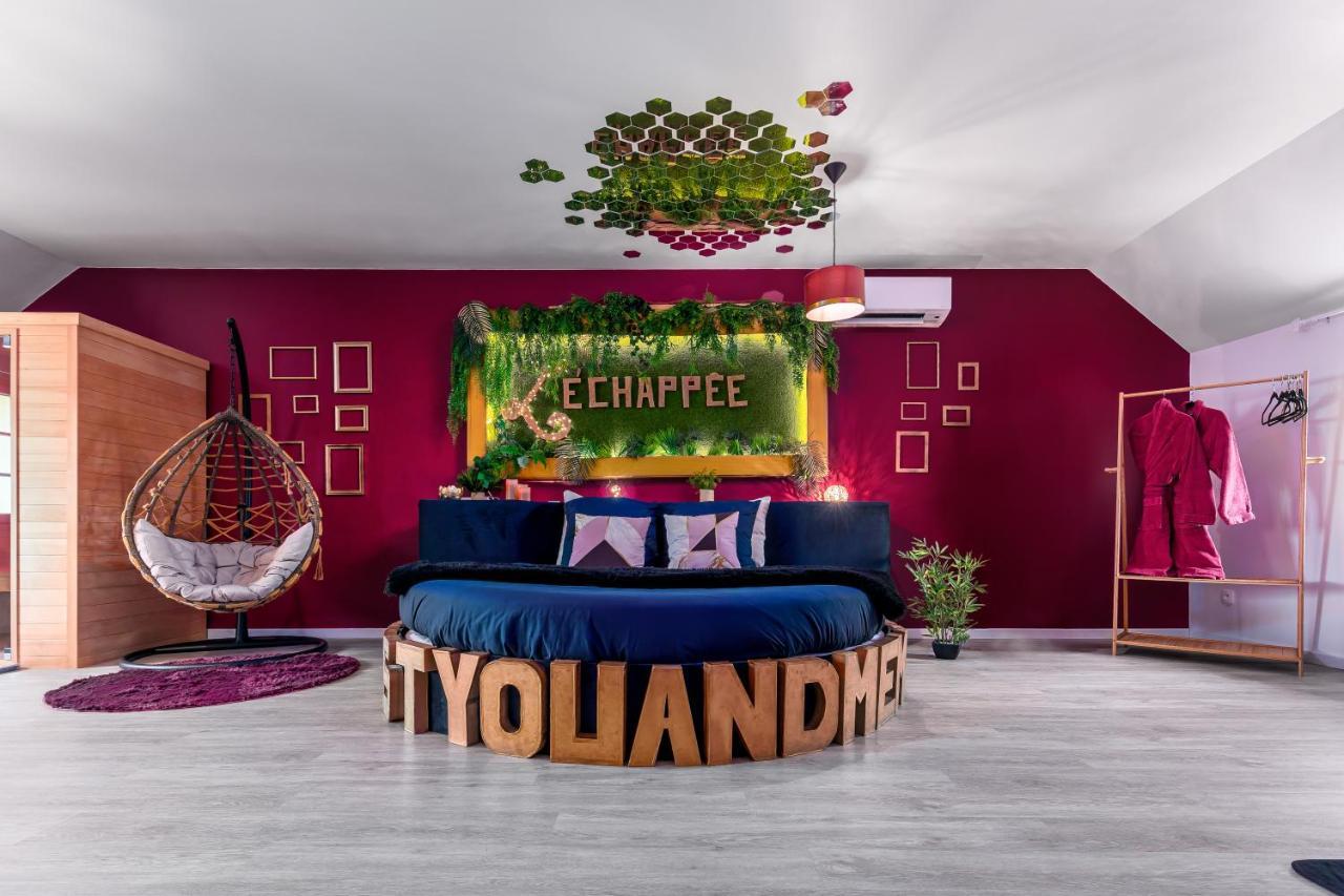 Suite L'Echappee - Maison Romantique - Spa & Sauna Privatif- Pole Dance - Lit Rond Avec Miroir Au Plafond Pezarches エクステリア 写真