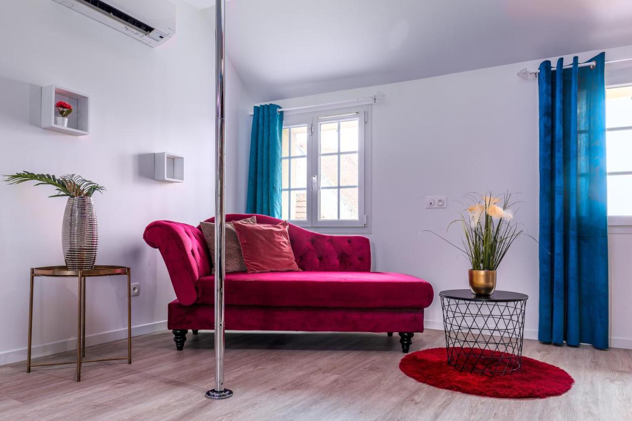 Suite L'Echappee - Maison Romantique - Spa & Sauna Privatif- Pole Dance - Lit Rond Avec Miroir Au Plafond Pezarches エクステリア 写真