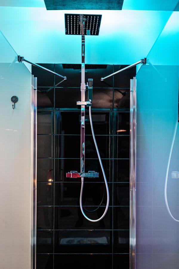 Suite L'Echappee - Maison Romantique - Spa & Sauna Privatif- Pole Dance - Lit Rond Avec Miroir Au Plafond Pezarches エクステリア 写真