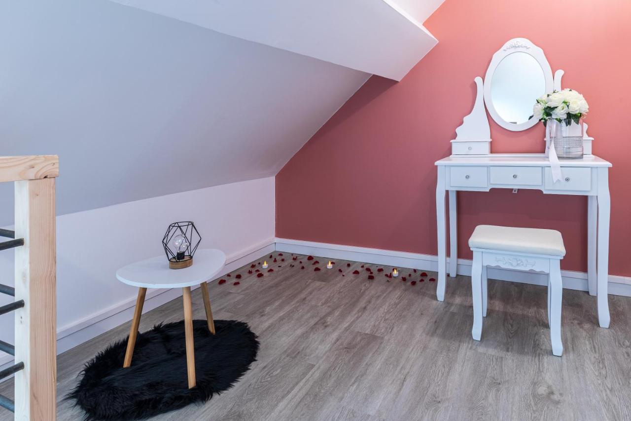 Suite L'Echappee - Maison Romantique - Spa & Sauna Privatif- Pole Dance - Lit Rond Avec Miroir Au Plafond Pezarches エクステリア 写真