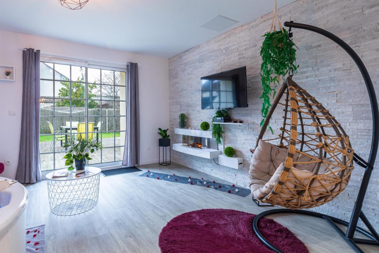 Suite L'Echappee - Maison Romantique - Spa & Sauna Privatif- Pole Dance - Lit Rond Avec Miroir Au Plafond Pezarches エクステリア 写真