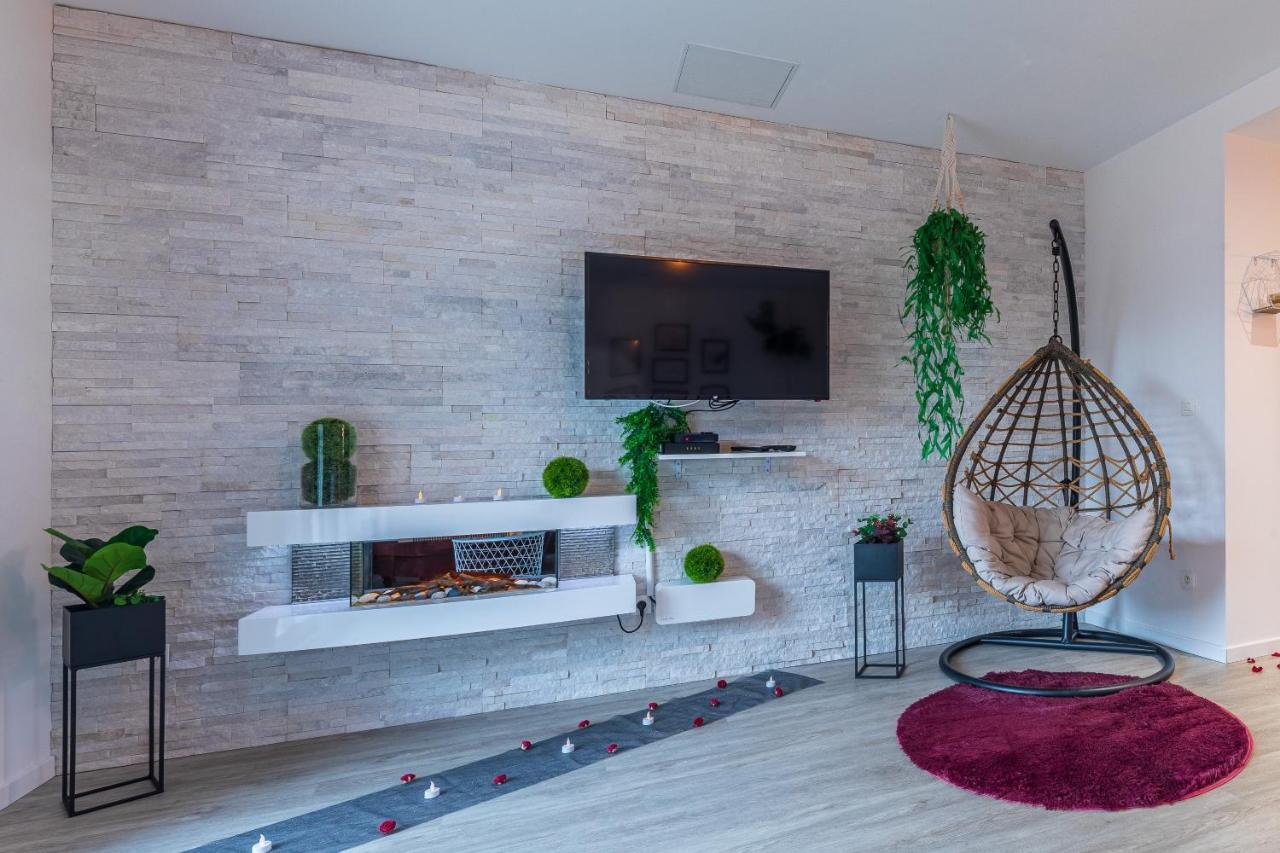 Suite L'Echappee - Maison Romantique - Spa & Sauna Privatif- Pole Dance - Lit Rond Avec Miroir Au Plafond Pezarches エクステリア 写真