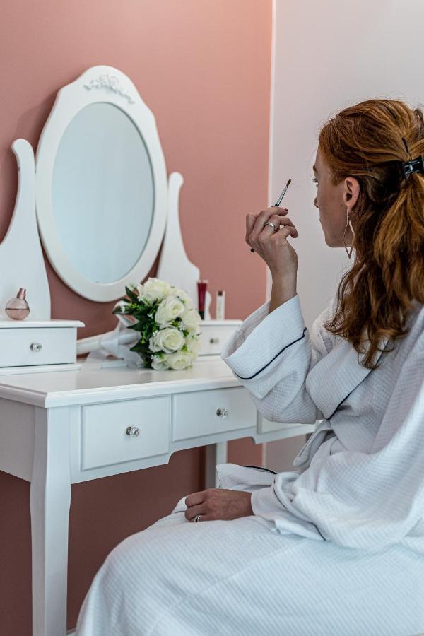 Suite L'Echappee - Maison Romantique - Spa & Sauna Privatif- Pole Dance - Lit Rond Avec Miroir Au Plafond Pezarches エクステリア 写真
